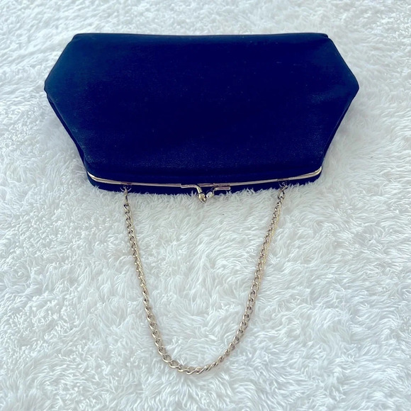 Vintage HL Harry Levine Navy evening bag Gold Chain Strap Peach interior - Picture 2 of 13